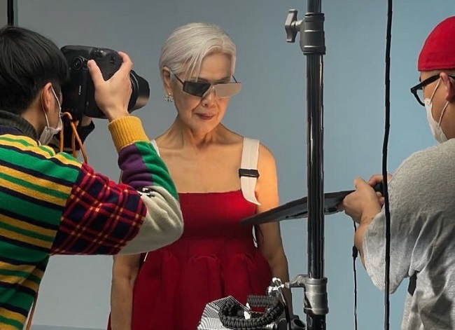 مُسنة تبلغ 80 عامًا تحطم التوقعات وتصل نهائيات مسابقة ملكة جمال الكون الكورية 2024 1 - Egypodcast. IUIUI - Egypodcast.