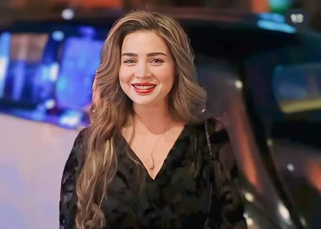 مي عز الدين في أول ظهور لها بعد وفاة والدتها بكواليس مسلسل